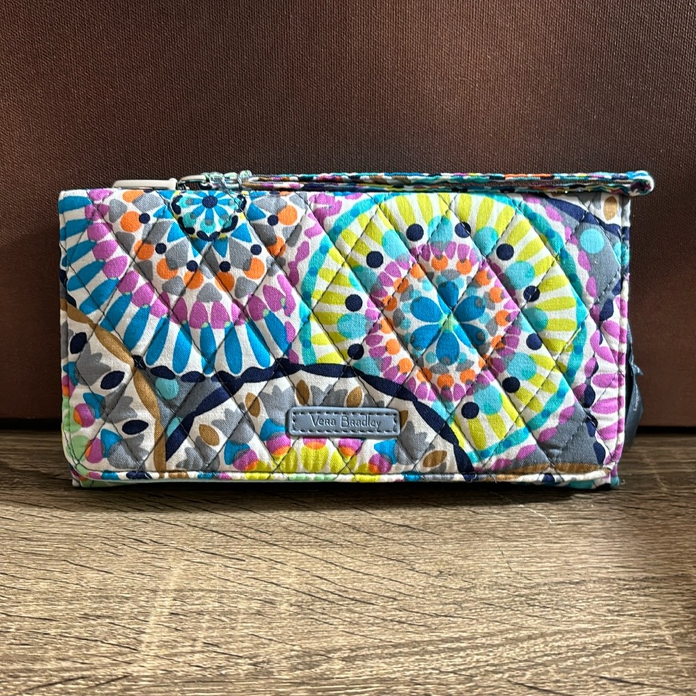 VB RFID Wallet Crossbody Sunny Medallion NWT